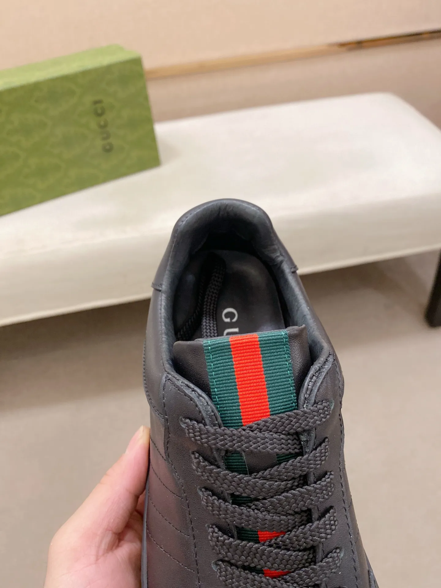 Factory price: 460💰 (GUCCI) The latest model from the official website 🎁🎁Casual and fashionable men's shoes👟, hot style 💥The version is simple and elegant, exclusive for trendy men. Unique official website latest brand elements 👑Gucci original decoration, fashionable and generous, the fabric is original cowhide ✅sheepskin lining, the official website specifies wear-resistant casual outsole, the classic model is taken in kind at the counter🎬38-44 (45 is not returned or exchanged)